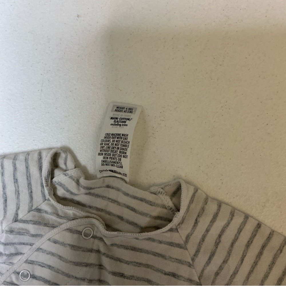 Bonds Baby Grey Marle Stripe Cosysuit Snap 0-3M EUC - Picture 3 of 4